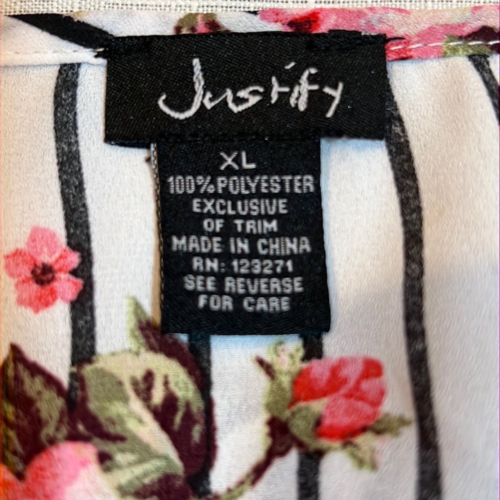 Justify Womens blouse , size XL , black stripes with pink/mauve roses - Picture 5 of 8